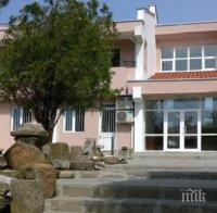 Сензация! Най-масовото погребение на вампири привлича туристи в „Деултум“
