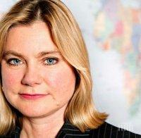 Британски министър се обяви за открита лесбийка 