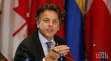 съсредоточи вътрешните проблеми външният министър нидерландия