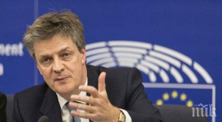 британският еврокомисар джонатан хил подал оставка