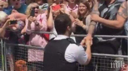 лондонски полицай предложи брак партньора време гей парада