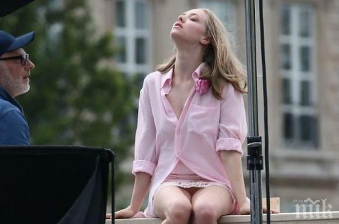 СУПЕР ГОРЕЩО! Аманда Сийфрид показа най-милото си по време на фотосесия (СНИМКИ 18+)
