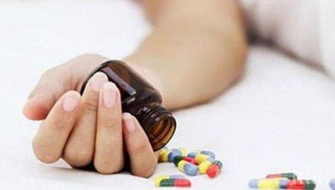 Самоубийствата продължават! 17-годишна вдигна медиците на крак, като се нагълта със свръхдоза лекарства