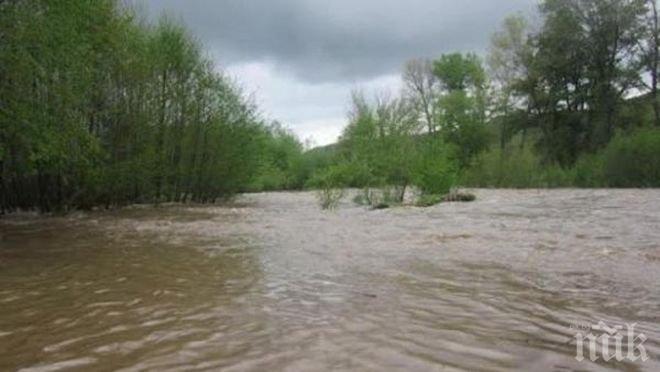 Продължават да издирват 19-годишното момче паднало в река Марица
