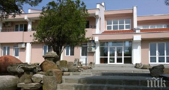 Сензация! Най-масовото погребение на вампири привлича туристи в „Деултум“
