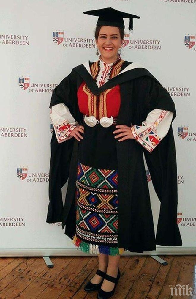 Патриотизъм: Българка се дипломира с народна носия в Шотландия	