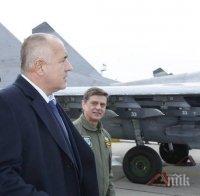 Премиерът и президентът ще се возят на военни самолети
