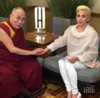 Китай би черен печат на Лейди Гага 