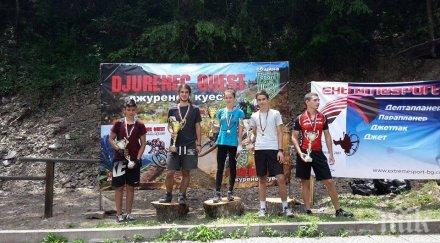 вело състезатели въртяха педали крос кънтри връх джуренец