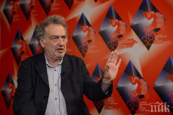 ЕКСКЛУЗИВНО В ПИК! Режисьорът на Кралицата с черни предсказания за Великобритания: На Острова ще настъпи нещо ужасно! 