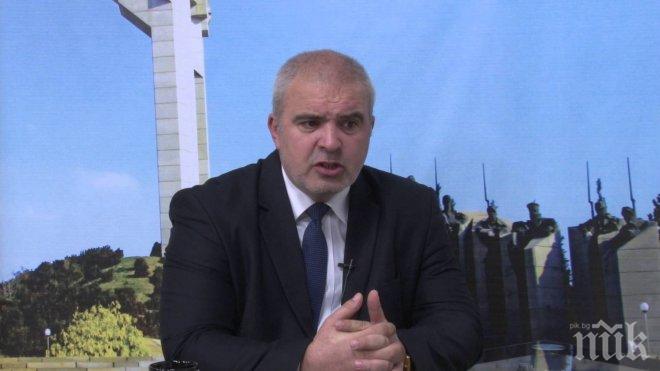 Депутатът Мануил Манев от ГЕРБ иска пребъркване на децата и учителките от въоръжени мъже на входовете на училищата
Депутатът Мануил Манев от ГЕРБ иска пребъркване на децата и учителките от въоръжени мъже на входовете на училищата