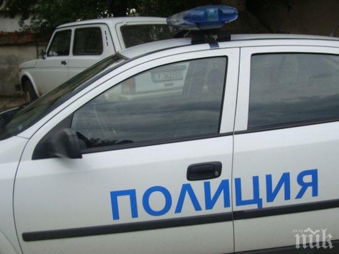 ИЗВЪНРЕДНО В ПИК! Един от обирджиите е стрелял по полицията, ранен е и е задържан (СНИМКИ) ИЗВЪНРЕДНО В ПИК! Един от обирджиите е стрелял по полицията, ранен е и е задържан (СНИМКИ)