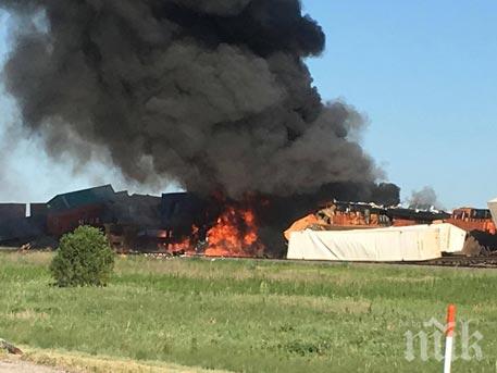 Ужас в Тексас! Два влака се сблъскаха, избухна жесток пожар (СНИМКА/ВИДЕО)