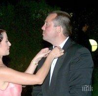 ШОК В ЕЛИТА! Дарина се взе за Дора Габе - възпя Илия Павлов и Берлускони в рими