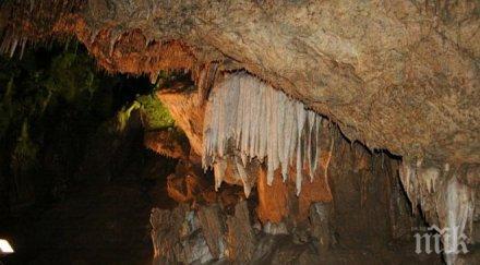 ужас пещера уелс погълна деца тръгнали екскурзия