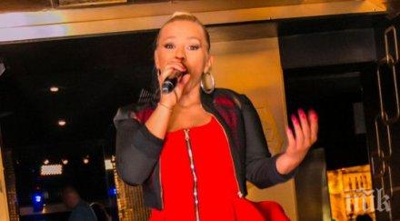 гневни фенове десислава свали накрая червената рокля стига тая конска опашка