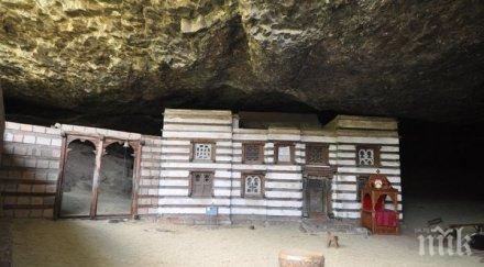 британци спасяват стария етиопски стенопис