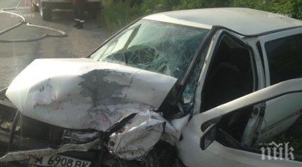 тролейбус лек автомобил удариха километър столицата