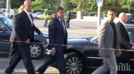 изненада митичният маджо цъфна неочаквано появи тежка охрана стадион васил левски