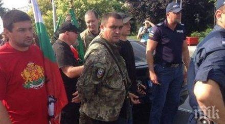 ексклузивно пик мъже военни дрехи нападнаха протестиращи нощните вълци бургас