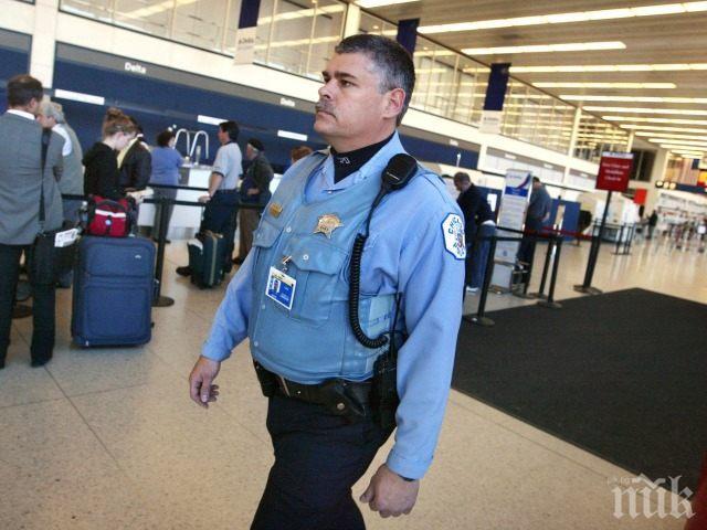 Полицаите на летищата в Чикаго са оставени без оръжие и са безсилни срещу терористите