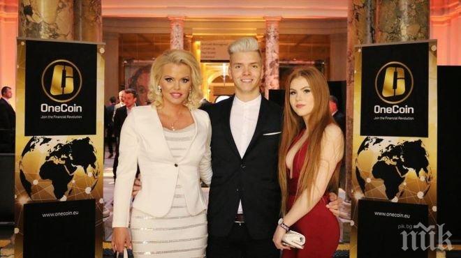 Асдис Ран роди секссимвол! Вижте порасналият й син Роберт (СНИМКИ)