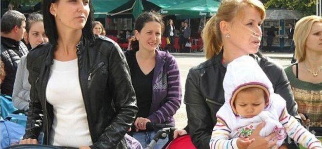 Детските добавки на работещите родители няма да се спират