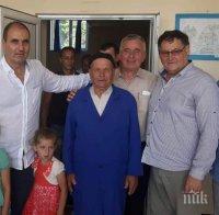 Цветанов раздаде партийни книжки в Никола Козлево