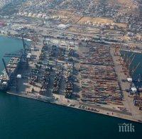 Китайци купуват най-голямото гръцко пристанище