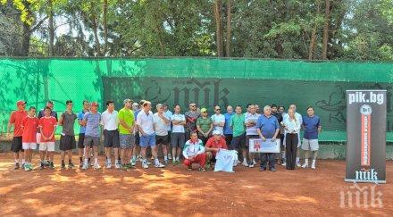 ексклузивно стартира тенис шоуто годината звездите сред аматьорите влизат зрелищни битки пик мастърс видео снимки