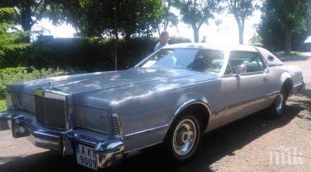 линкълн мустанг златни дръжки парада ретроавтомобили