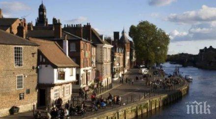 расизъм британски пъб отказаха сервират датчанка