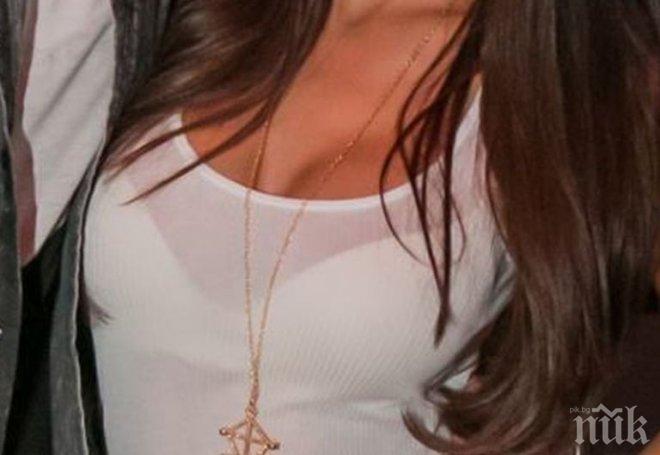 Темида погна минижупи и деколтета
