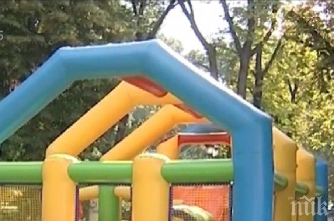 Очевидци разкриха нови подробности за тежкия инцидент с дете в атракцион в Благоевград (ВИДЕО)
