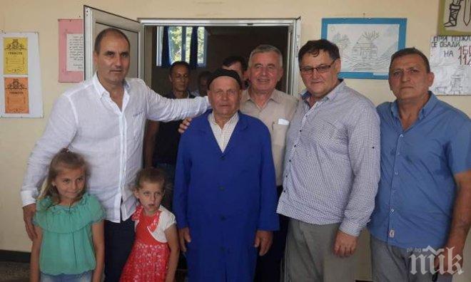 Цветанов раздаде партийни книжки в Никола Козлево