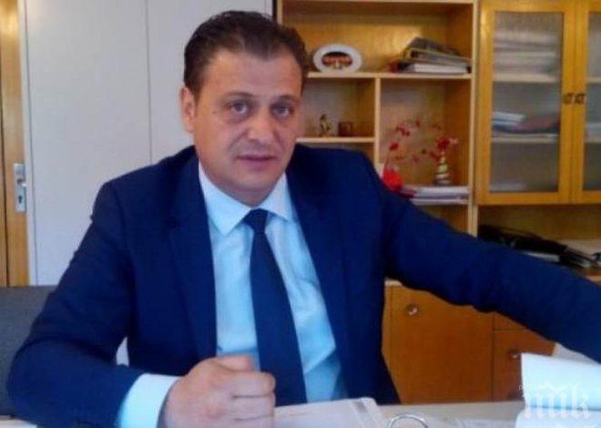 ЕКШЪН В НЕБЕТО! Пернишки зам.-кмет на градус подлуди самолет с чалга, прави скандал, налита на стрюардеси