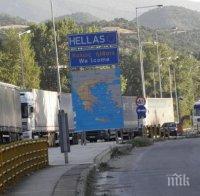 Хванаха бежанци на гръцката граница, скрити в товарен камион
