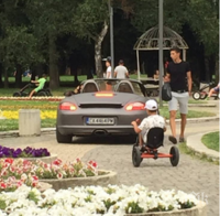 Нагло! С порше в Южния парк, къде дреме полицията!