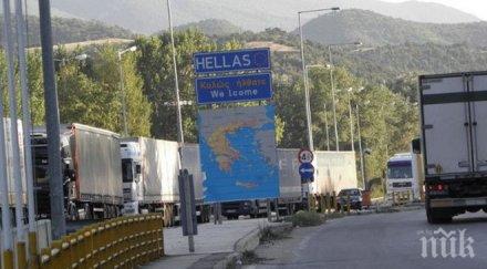хванаха бежанци гръцката граница скрити товарен камион