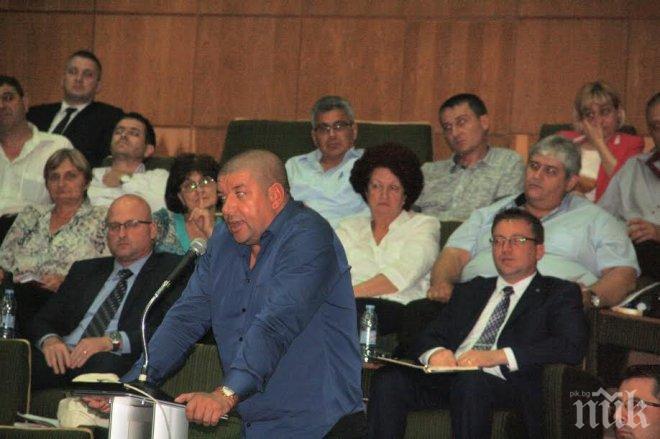 Кметът на Кричим избухна към Бъчварова: Озаптете депутатите! Полицаите са нонстоп под стрес кой ще се обади, кой кого не обичал, кой на кого е рода...