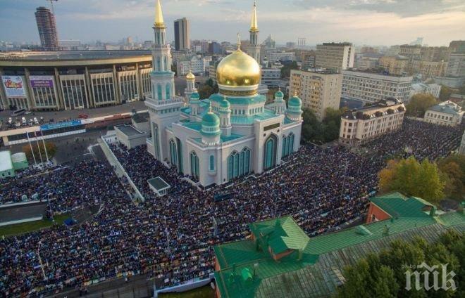 Москва отцепи улици заради байрамската молитва