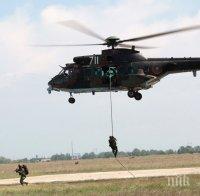 За първи път в България - парашутисти скачаха от вертолет „Кугър”