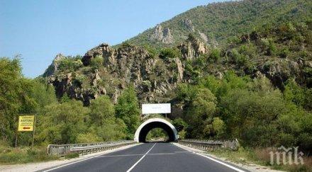 внимание бали сено разпилени пътя тунел железница посока кулата