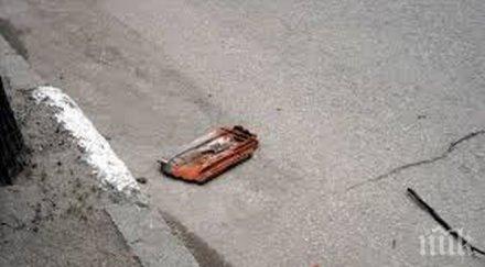 керемиди летят падат метри граждани пиещи кафе