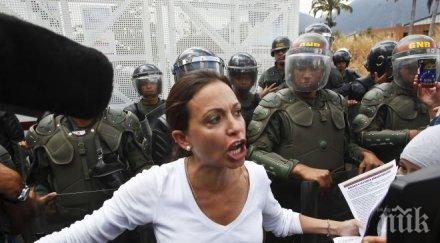 гладни венецуелки нахлуха колумбия наядат