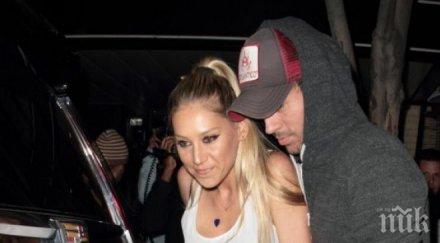 иглесиас курникова щракнати папараци бевърли хилс