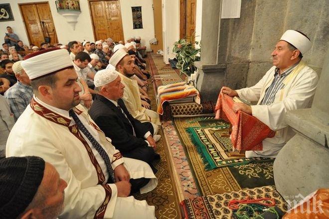 На Рамазан байрам задигнаха кутията за дарения в хасковската джамия