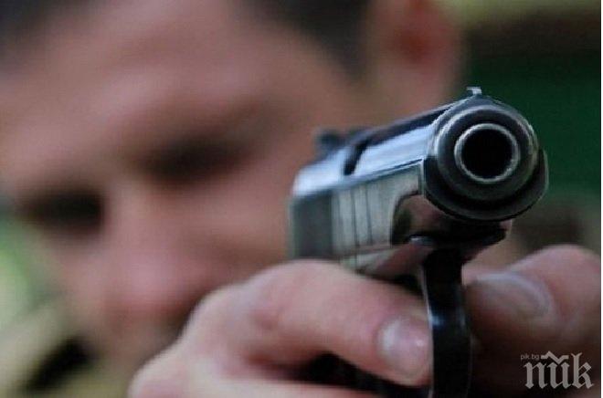Шок и ужас в Бургас! Почерпен рецидивист стреля на месо от тераса
