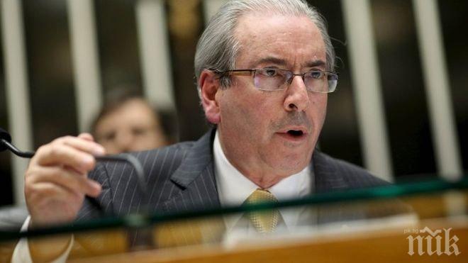 Един от големите противници на Русеф подаде оставка заради корупционно разследване срещу него 