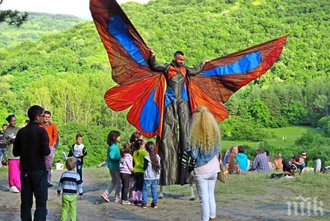 Над 3000 души се събраха на пищния фестивал WakeЪп! в Куклен